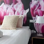 Multatuli Hotel 3*