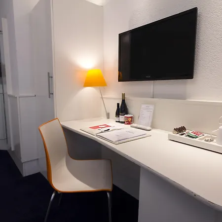 Multatuli Hotel 3*