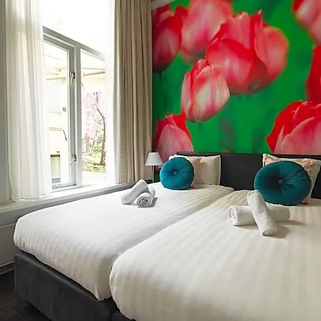 Multatuli Hotel 3*
