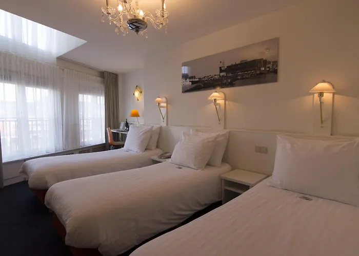 Multatuli Hotel 3*