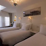 Multatuli Hotel 3*