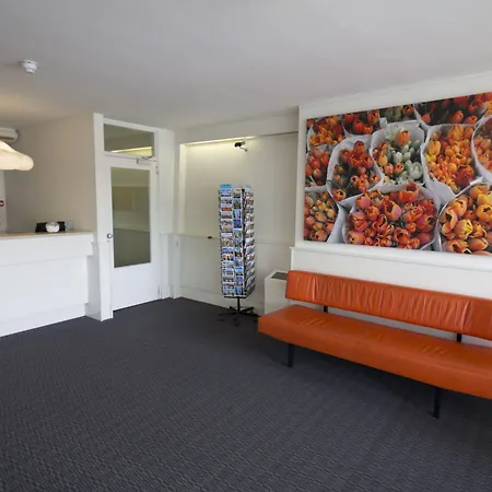 Multatuli Hotel 3*