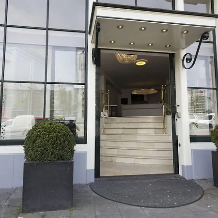 Multatuli Hotel 3*